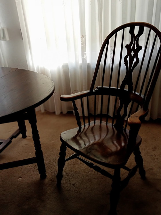 Image 1 of Autentico tavolo ovale antico da fattoria con gambe a ribalta e 4 poltrone Windsor