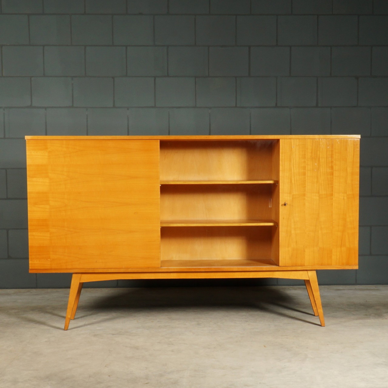 Buffet vintage en noyer brillant - années 1960