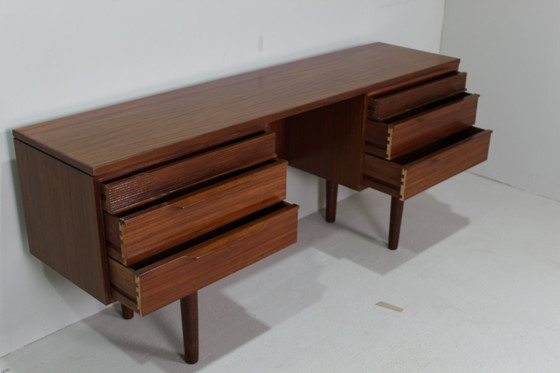 Image 1 of Scrivania vintage di design britannico, credenza anni '60, bianca e Newton