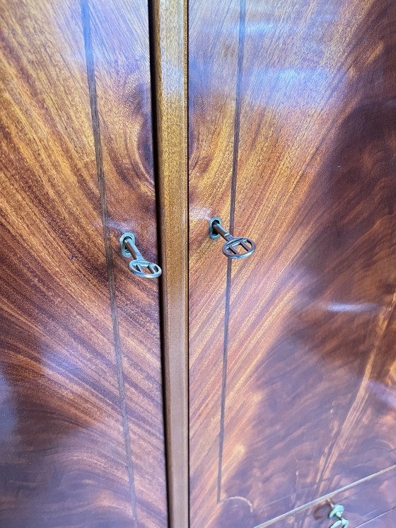 Image 1 of Credenza danese in mogano con applicazioni in ottone, circa anni '20-'40. 4 cassetti e 2 ante - Top Vintage