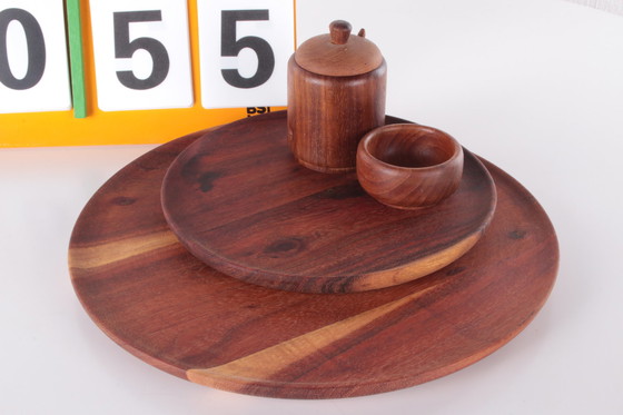 Image 1 of Sous-plat vintage en teck avec salière et poivrière et sous-plat avec cuillère