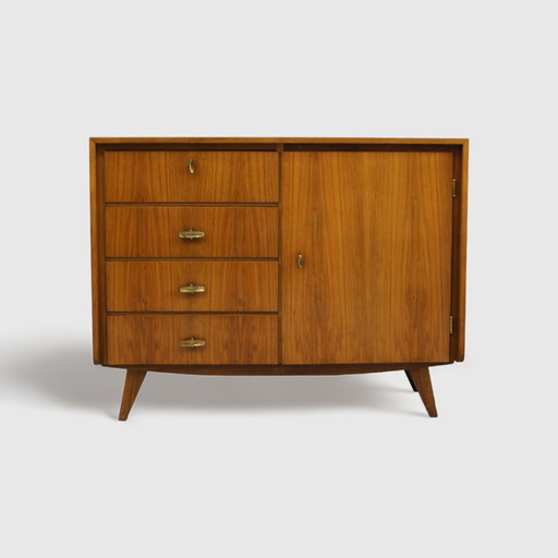 Mustering sideboard