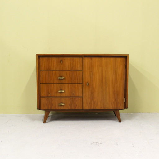 Mustering sideboard