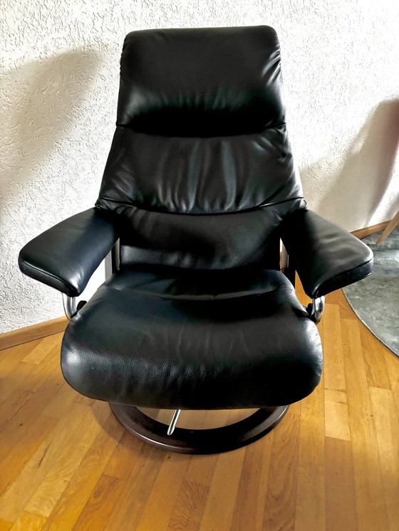 Image 1 of Stressless Recliner View