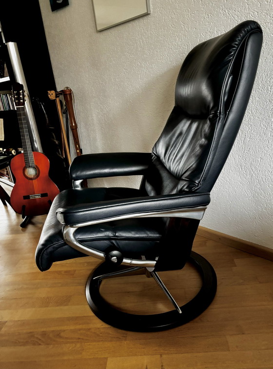 Image 1 of Stressless Recliner View