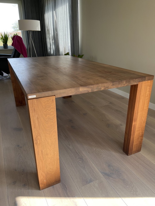 Bert Plantagie dining table