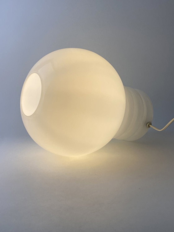 Image 1 of Coppia di lampade da tavolo in vetro bianco Bulb di Glashütte Limburg 1979