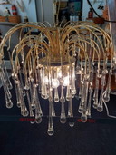 Grande lampadario vintage a goccia in vetro e ottone