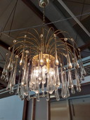 Grande lampadario vintage a goccia in vetro e ottone