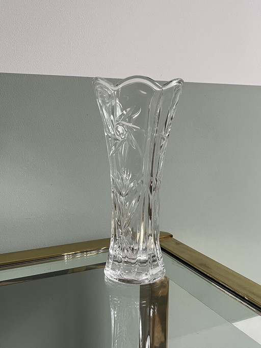 Jarrón de cristal vintage con detalles tallados