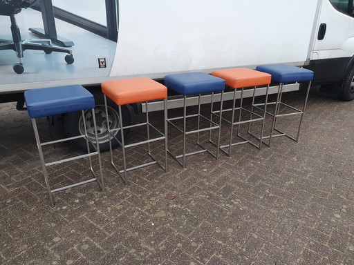 5X Bert Plantagie Holly Barstools