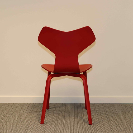 Image 1 of Chaise Fritz Hansen Grand Prix par Arne Jacobsen