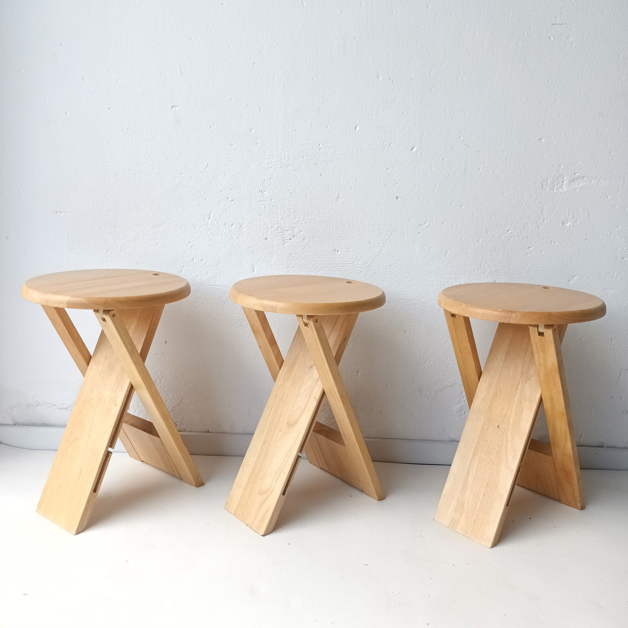 3x Roger Tallon klapkruk | €195 | Whoppah