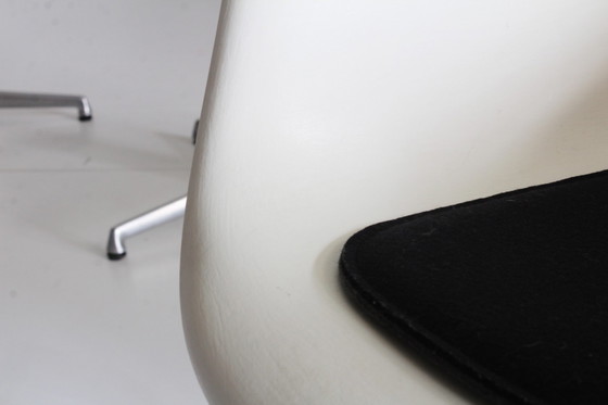 Image 1 of 2 x Vitra Eames DAL chair