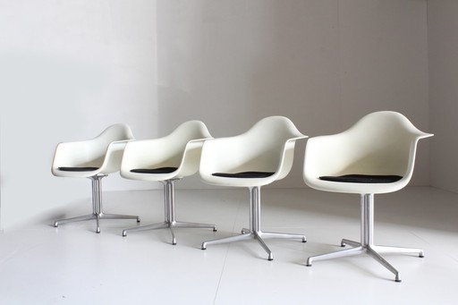 2 x Vitra Eames DAL chair