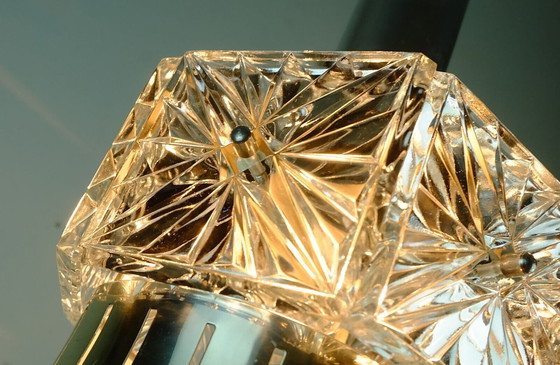 Image 1 of Elegante lampada a sospensione di metà secolo in cristallo e metallo, 6 prismi di vetro, anni '60