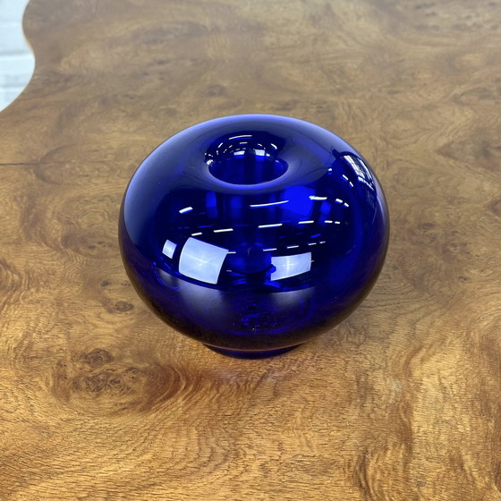 Image 1 of Objet / vase design en verre bleu cobalt 13x16