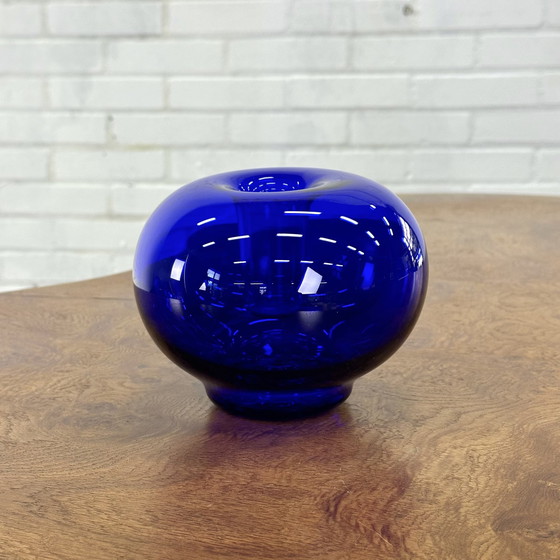 Image 1 of Objet / vase design en verre bleu cobalt 13x16