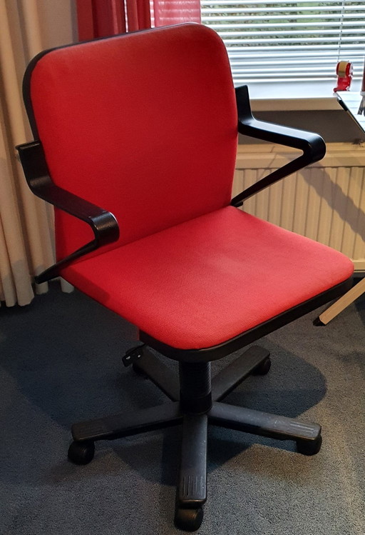 Roberto Lucci office chair