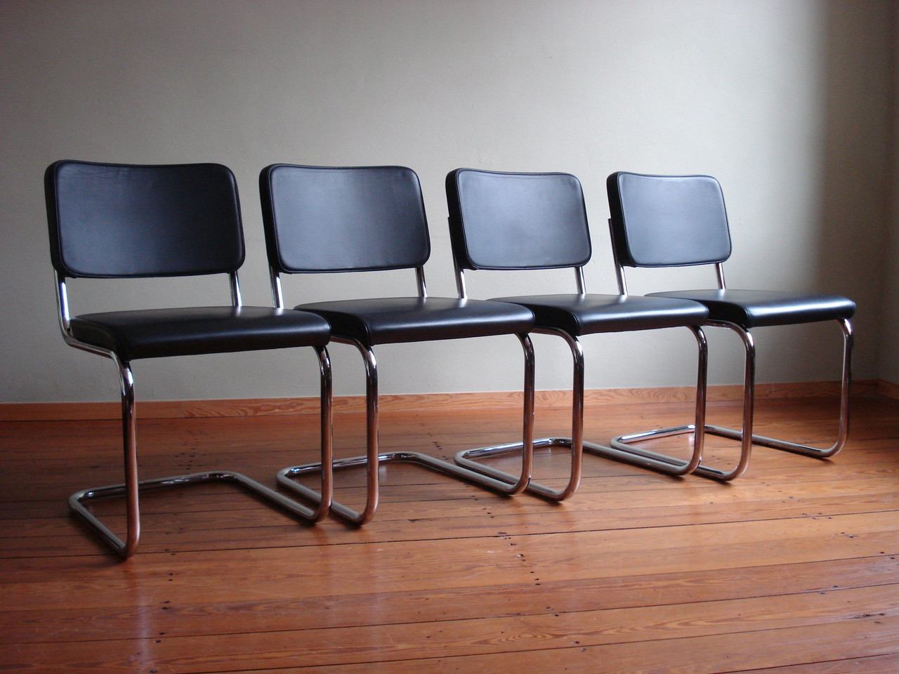 Sedie a sbalzo Thonet S32 PV, disegnate da Marcel Breuer