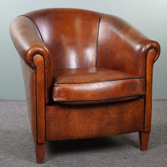 Image 1 of Fauteuil club en peau de mouton en très bon état