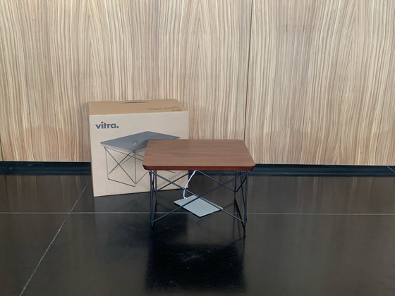 Image 1 of Table d'appoint Eames LTR en acajou