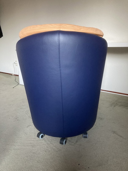 Leolux Chair (Blue With Beige Leather)