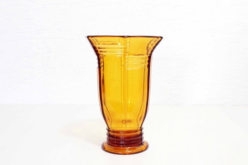 Vase Art Déco en verre moulé 1930