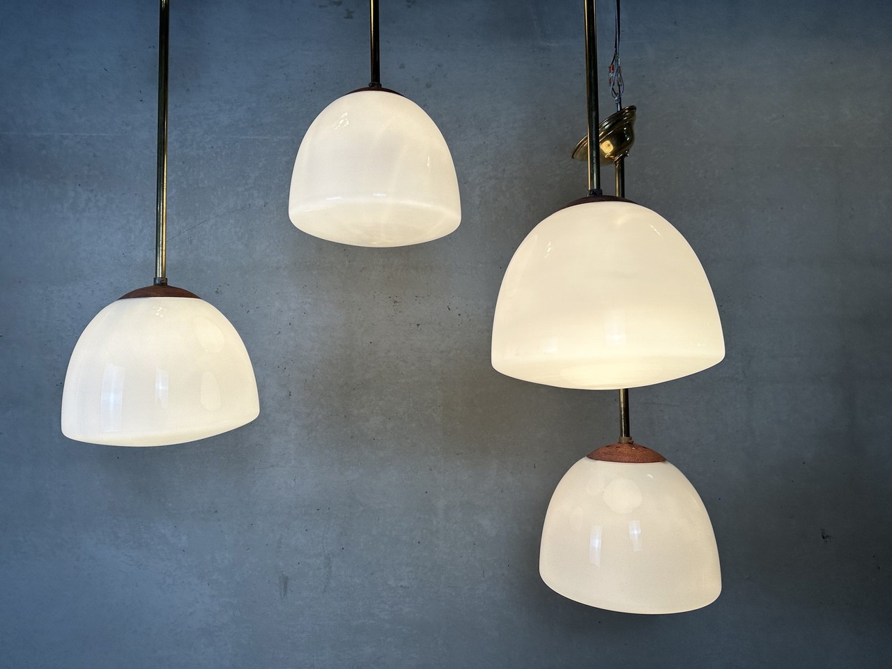 4 lampade da monastero/scuola Art Déco - Opalino e ottone