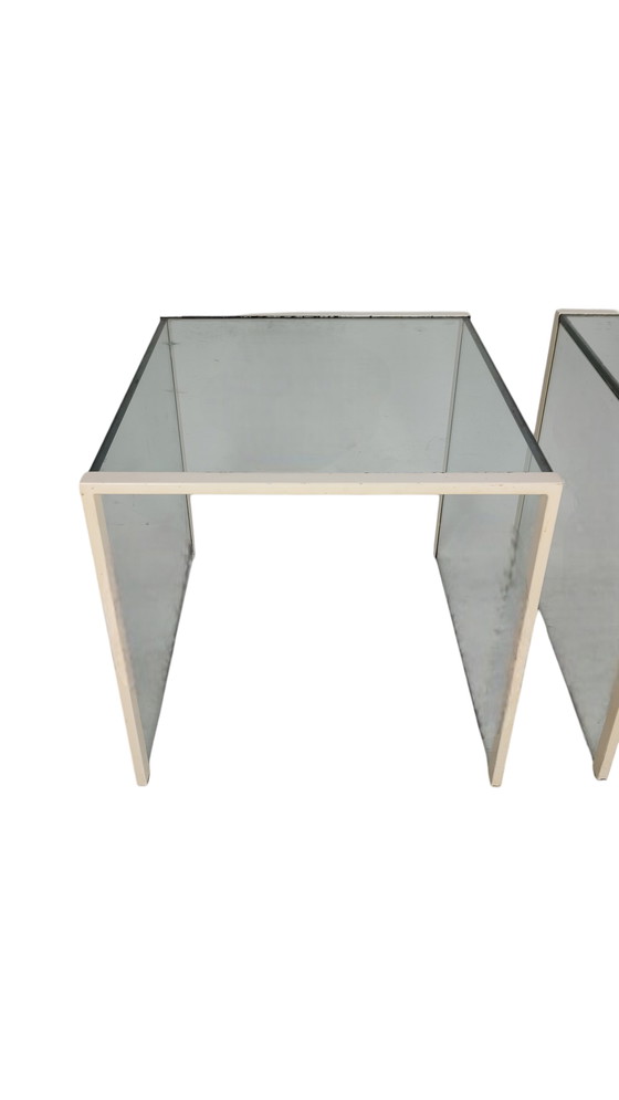 Image 1 of Tables d'appoint post-modernes en verre 1980 (2)