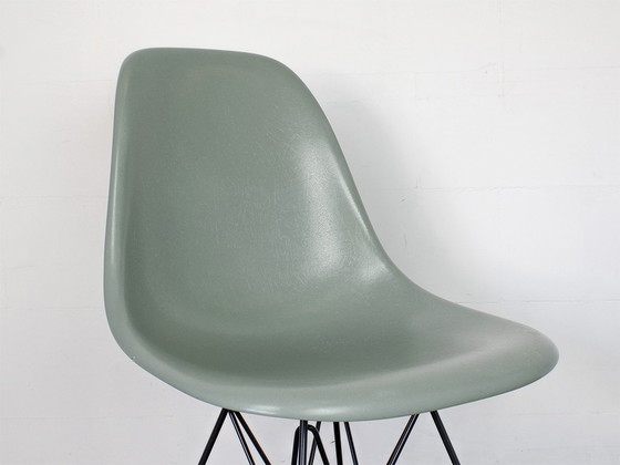 Image 1 of Vitra Dsr Design Charles Eames Glasfiber Foam Green