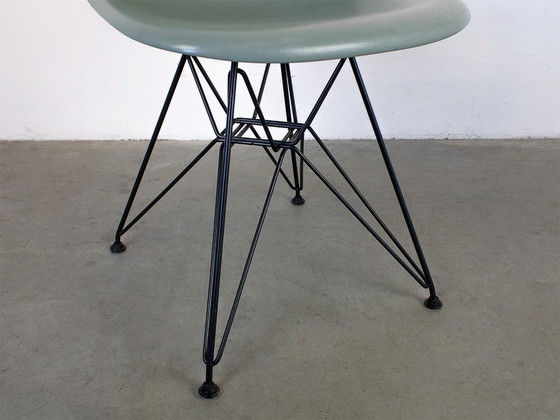 Image 1 of Vitra Dsr Design Charles Eames Glasfiber Foam Green