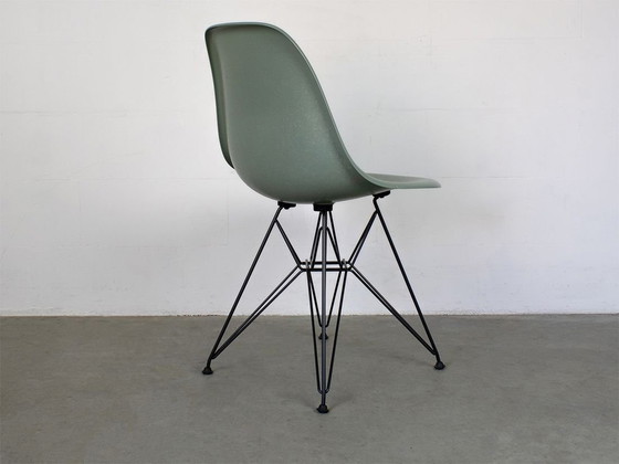 Image 1 of Vitra Dsr Design Charles Eames Glasfiber Foam Green