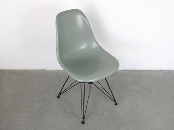 Image 1 of Vitra Dsr Design Charles Eames Glasfiber Foam Green