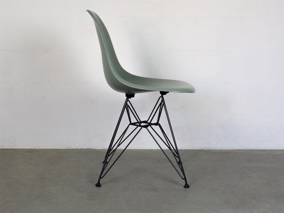 Image 1 of Vitra Dsr Design Charles Eames Glasfiber Foam Green