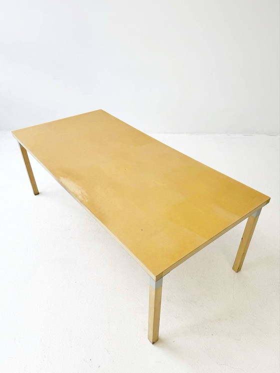 Image 1 of 2 tables en bois pratiques