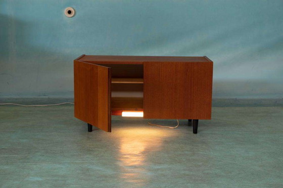 Image 1 of Credenza vintage in teak degli anni '60 ristrutturata