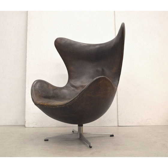 Image 1 of Vintage egg chair covered with brown leather by Arne Jacobsen for Fritz Hansen, 1958