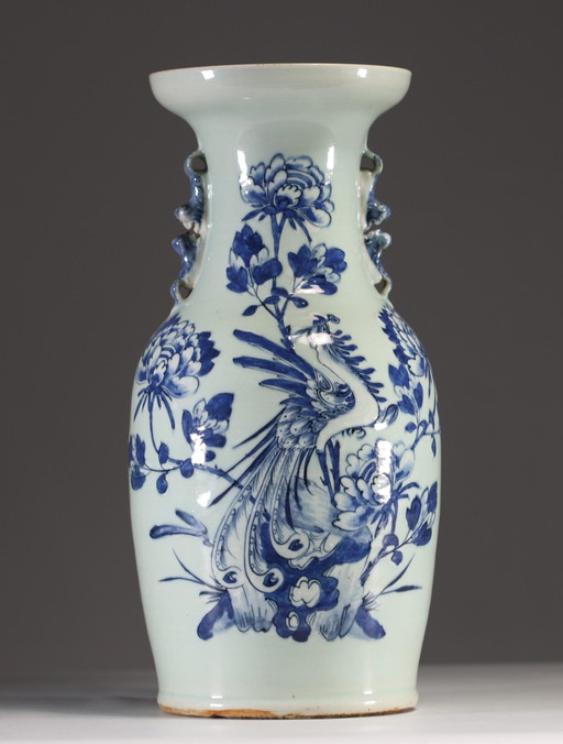 Antique 19th century Chinese porcelain vase