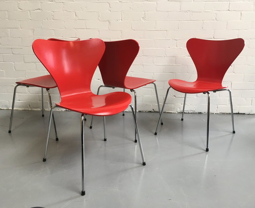 6x Fritz Hansen Series 7 chairs by Arne Jacobsen