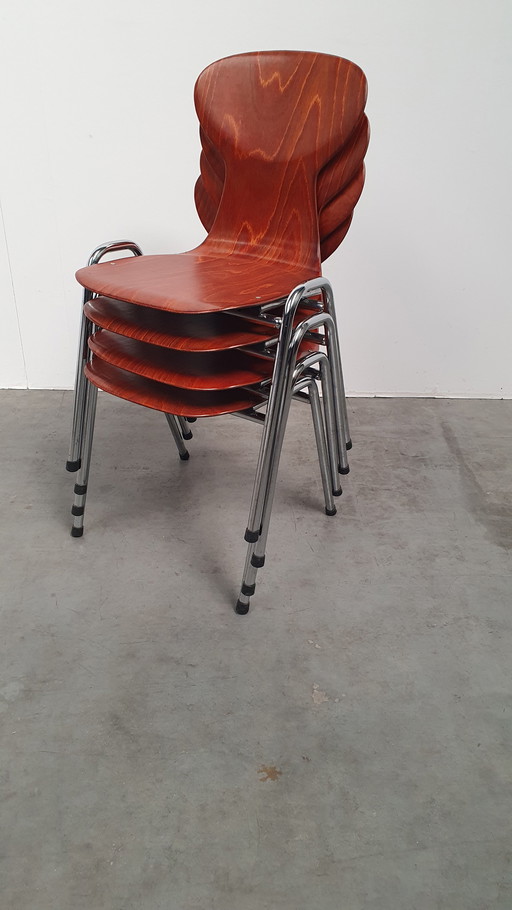 4 sillas de diseño industrial apilables Eromes Pagholz