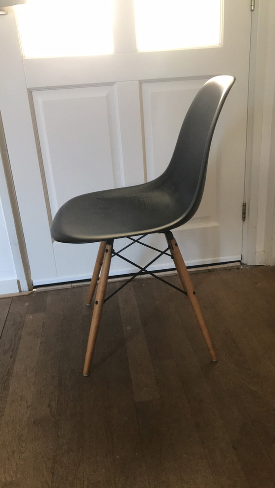 Image 1 of Eames Plastic Side Chair DSW