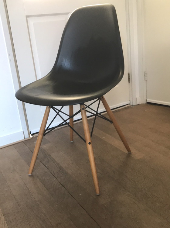 Image 1 of Eames Plastic Side Chair DSW