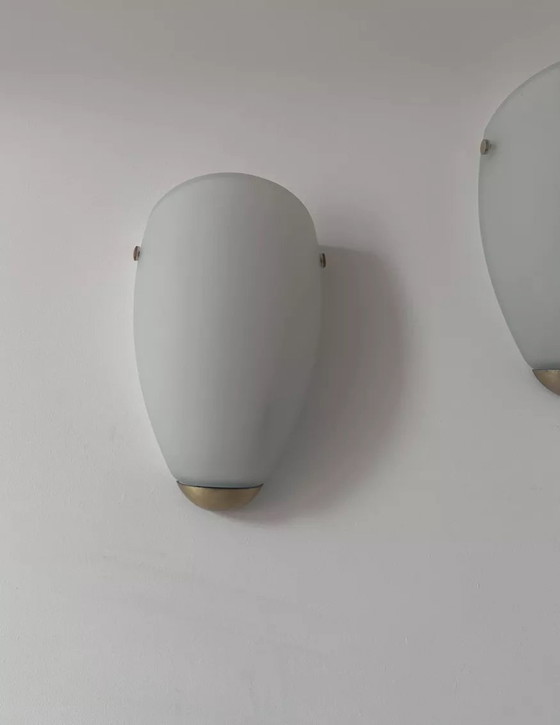 Image 1 of Lampada da parete vintage 2X, vetro opalino e ottone, Svezia 1970
