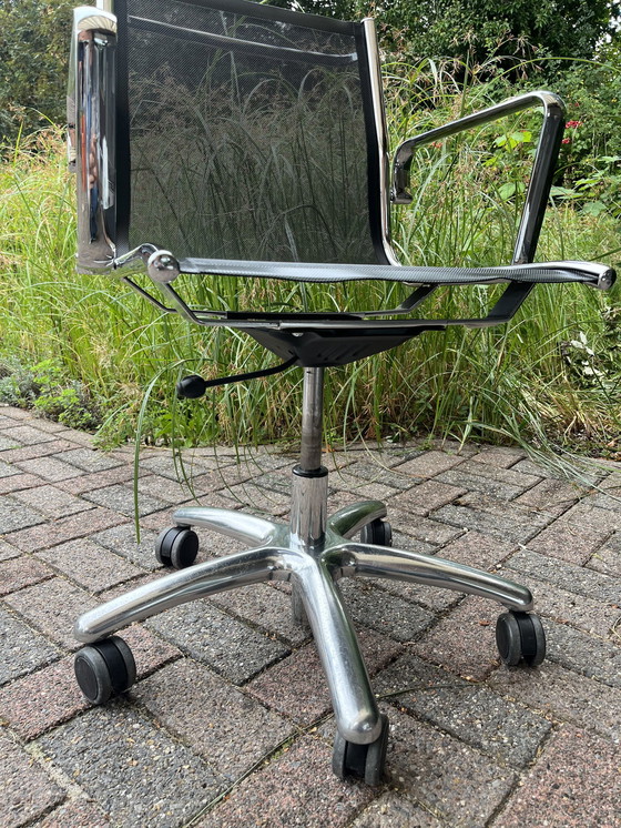 Image 1 of Luxy Nulite office chair