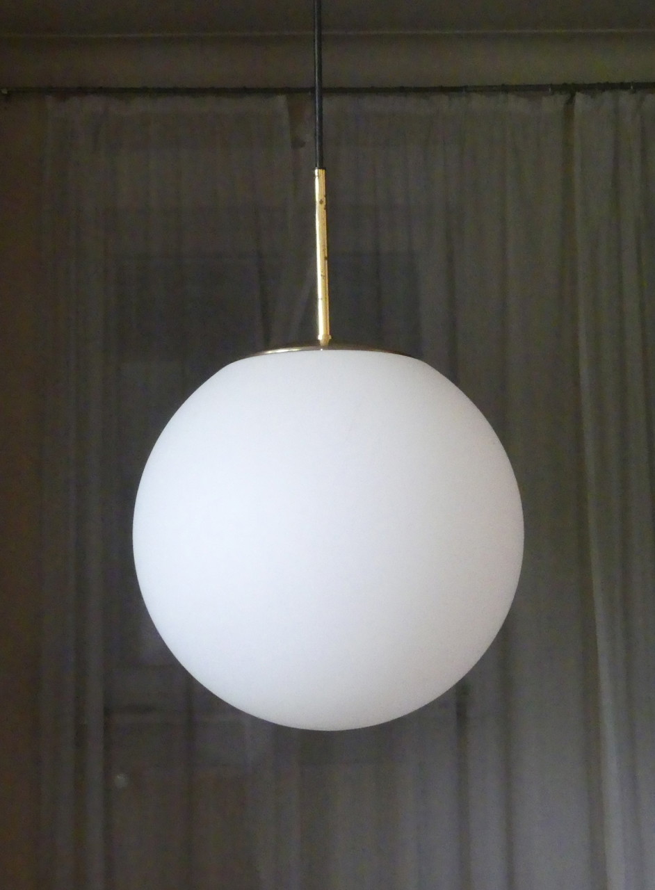 Lampada da soffitto Limburg a sfera in vetro satinato