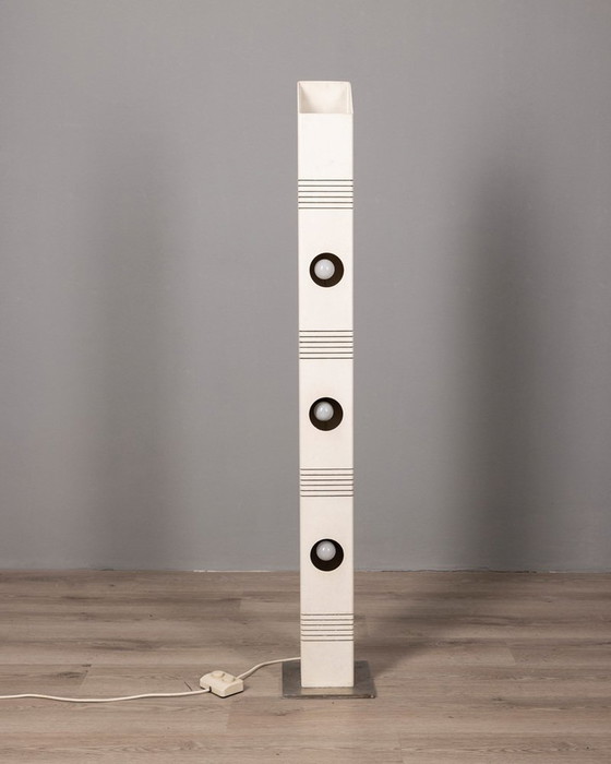 Image 1 of Vintage Ground Lamp In White Iron And Metal, Italy, 70S