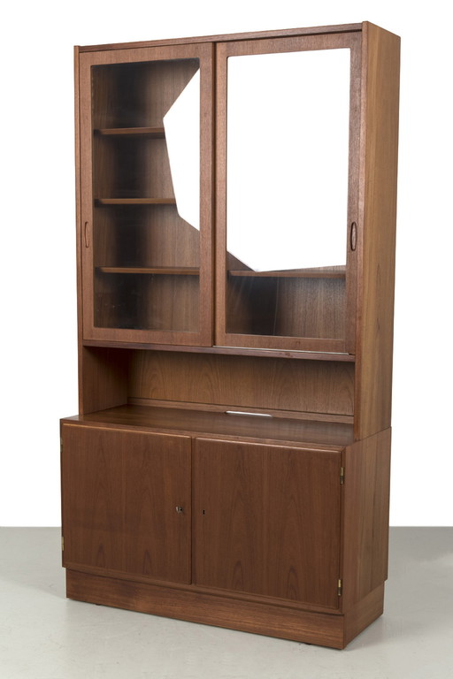 Hundevad display cabinet