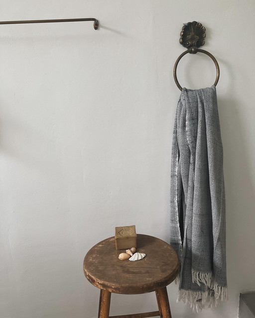 Classic brass towel ring