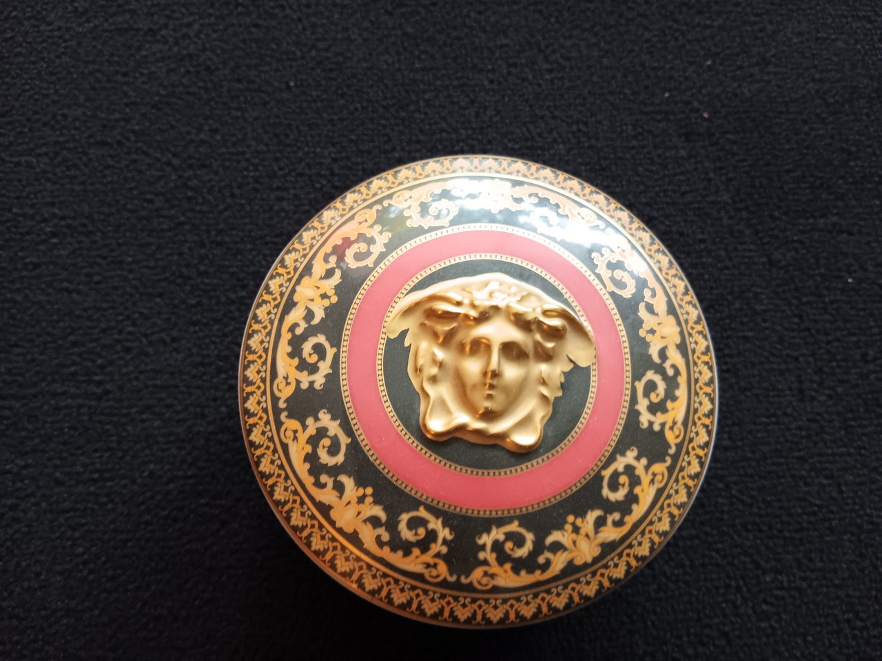 1 Rosenthal Versace box | €150 | Whoppah